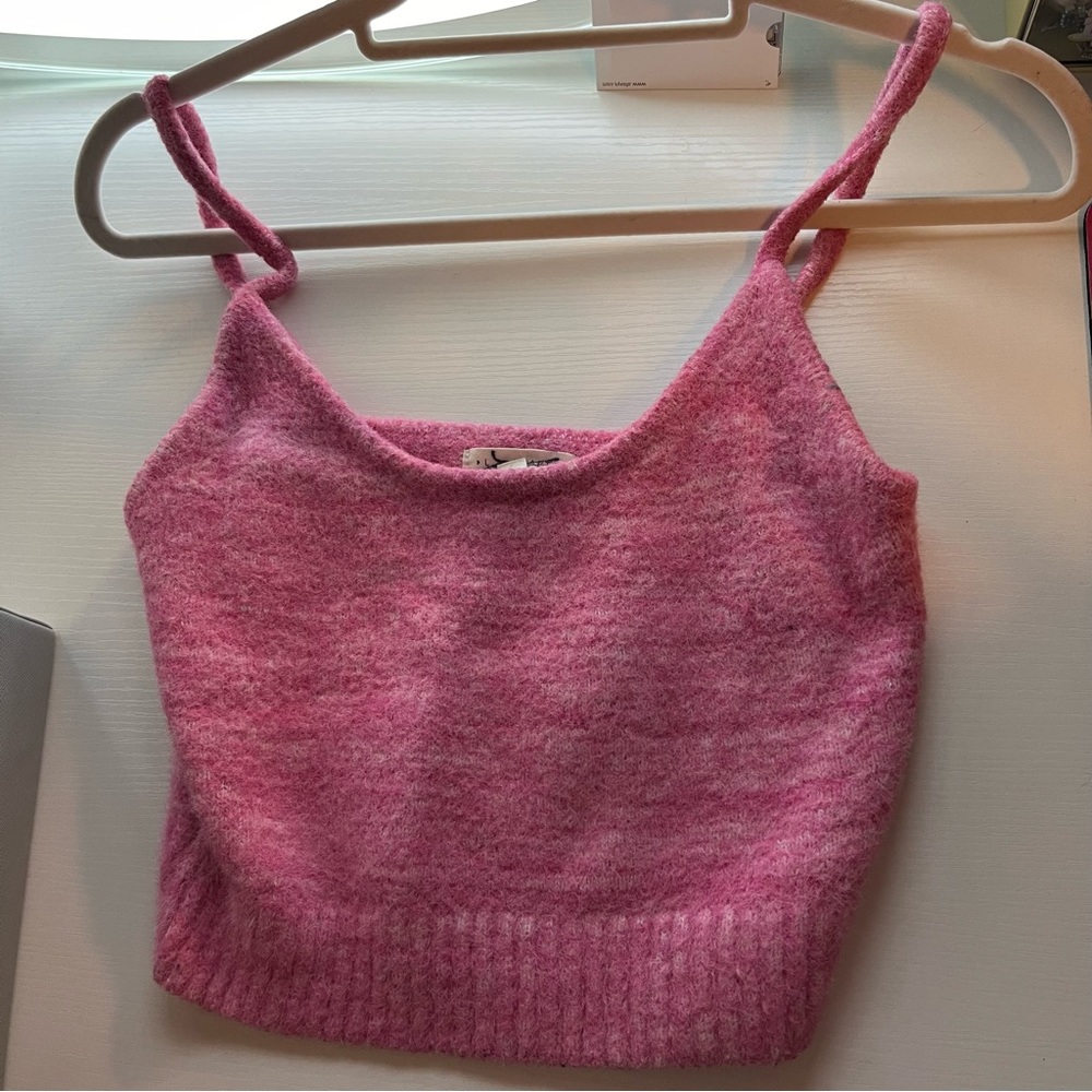 Fuzzy pink crop top 💕